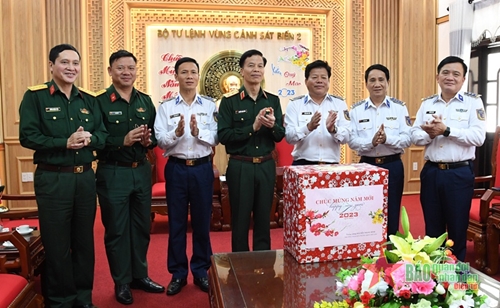Trung tướng Nguyễn Trọng Bình  thăm, chúc tết Bộ tư lệnh Vùng Cảnh sát biển 2